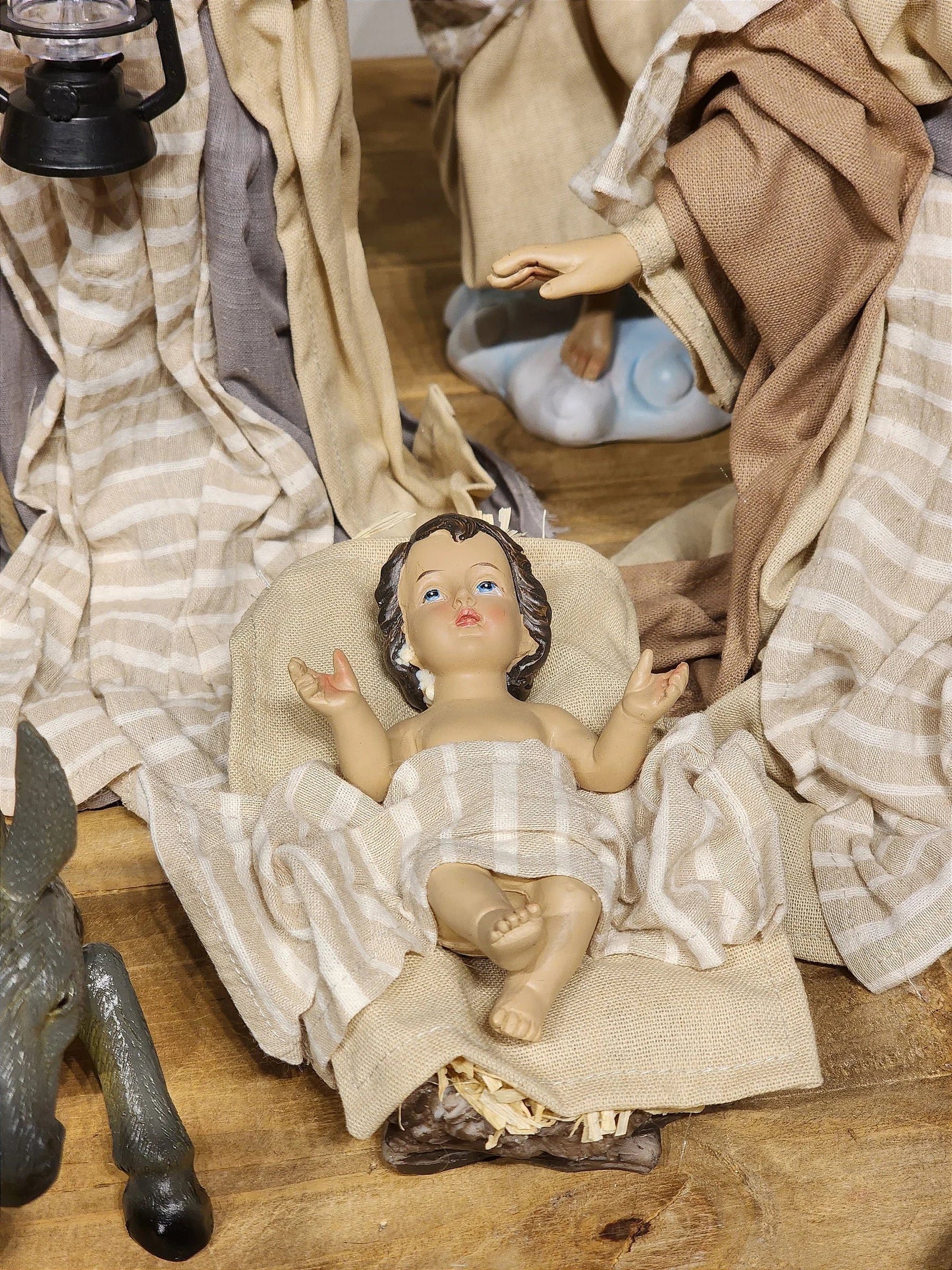 Presépio em Resina com Tecido Natural • 11 Peças • 40cm