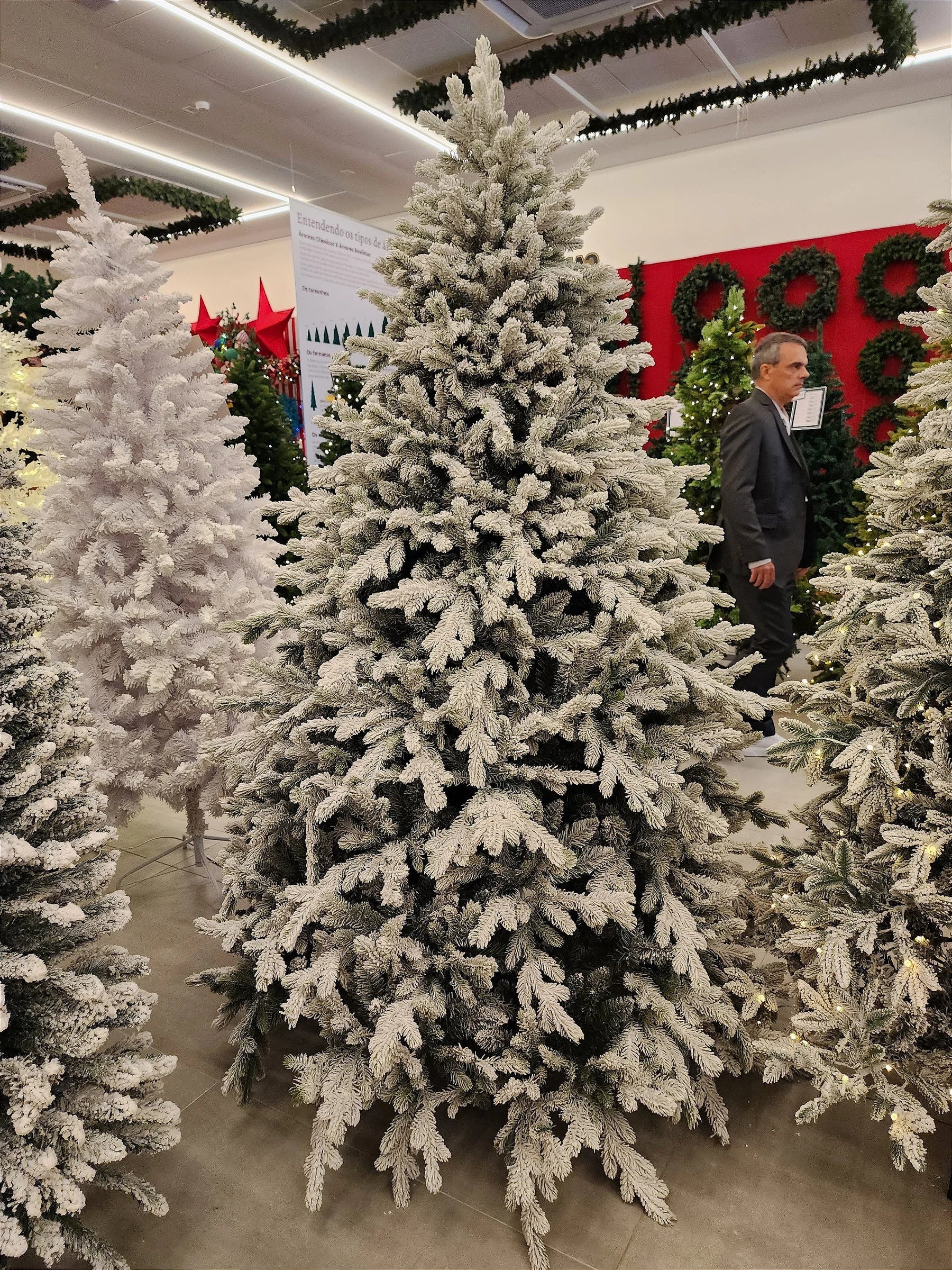 Árvore de Natal Nevada Cancún 2,10m • 1524 Galhos