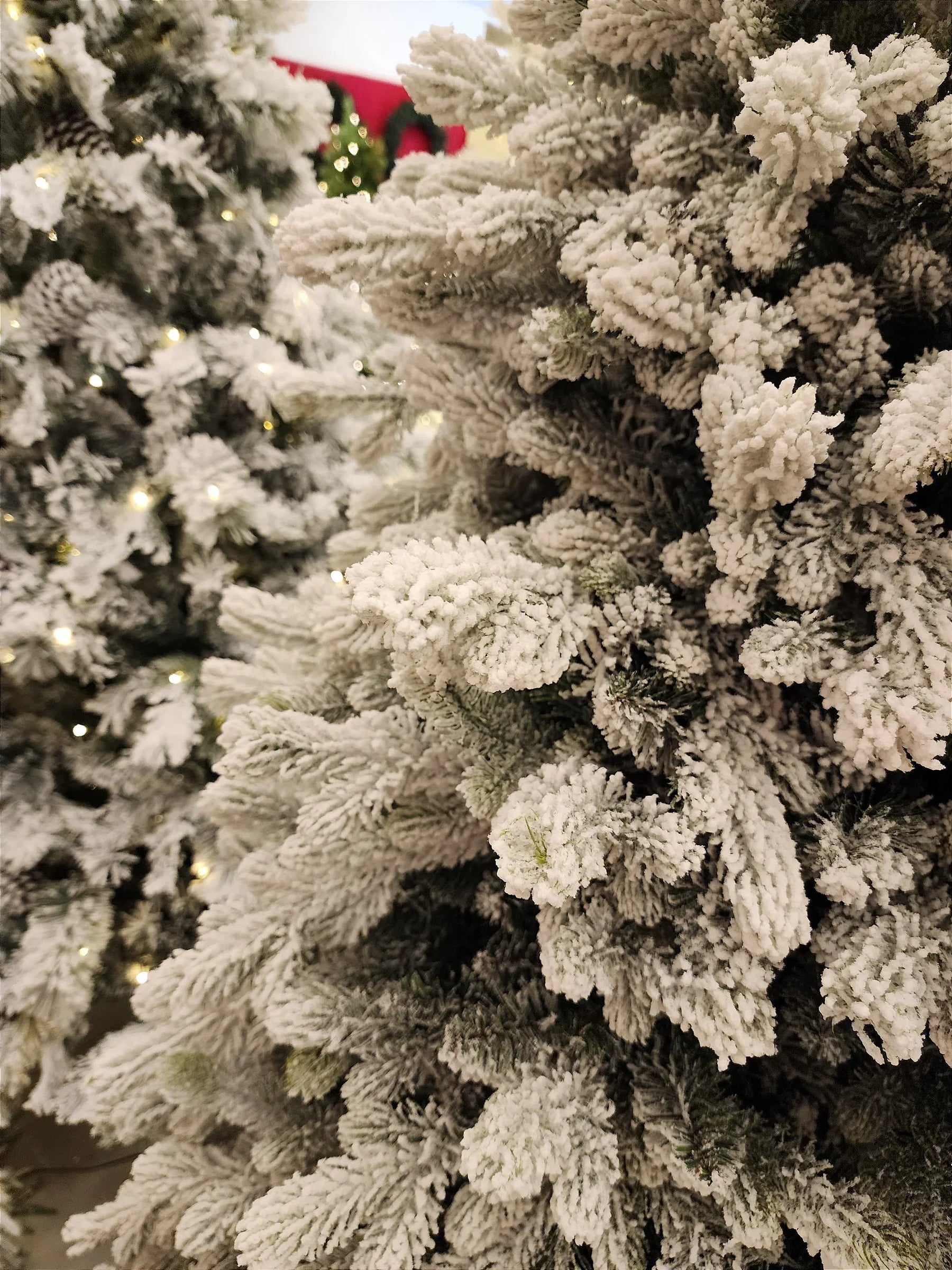 Árvore de Natal Nevada Cancún 2,10m • 1524 Galhos