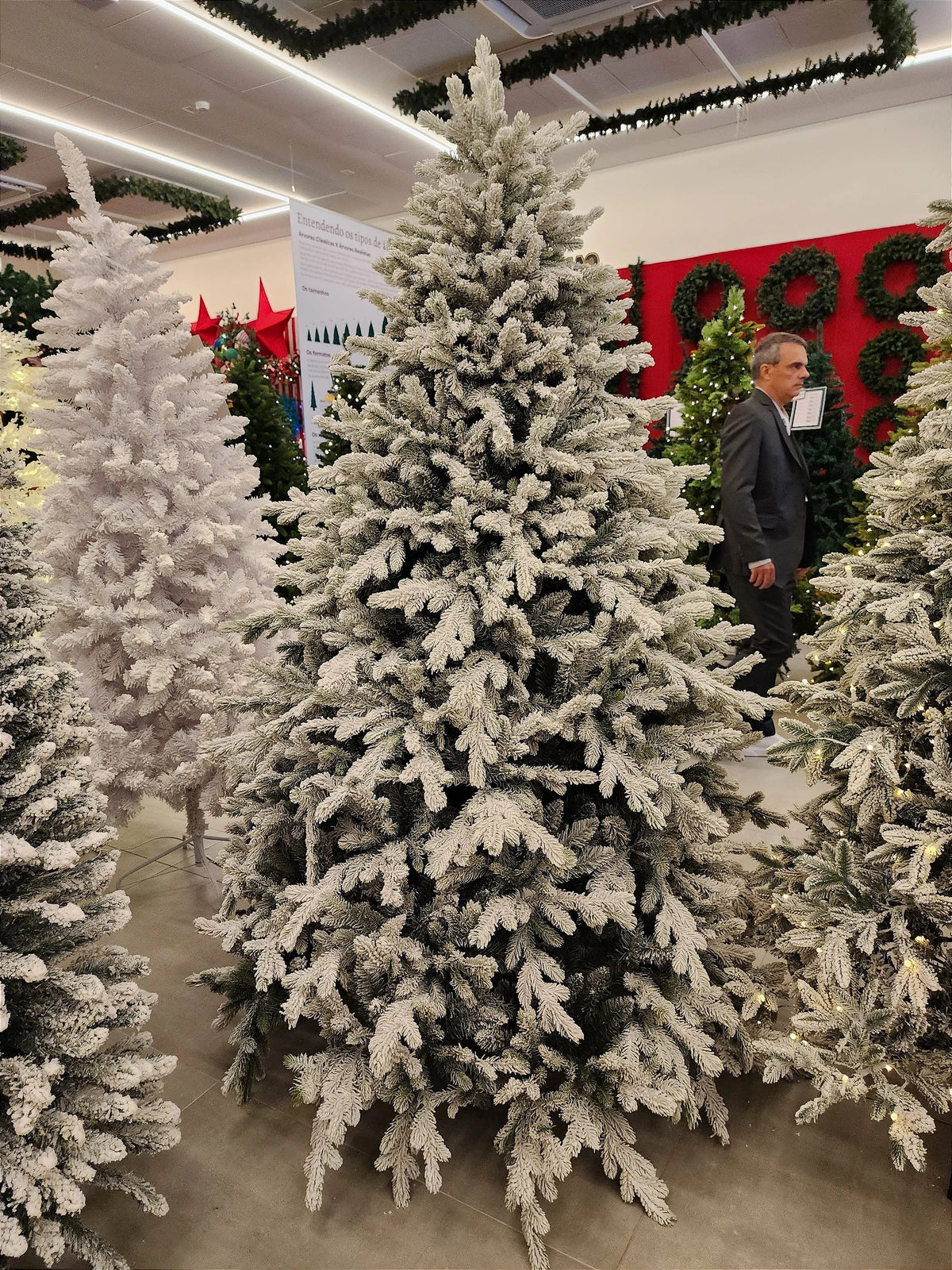 Árvore de Natal Nevada Cancún 2,10m • 1524 Galhos