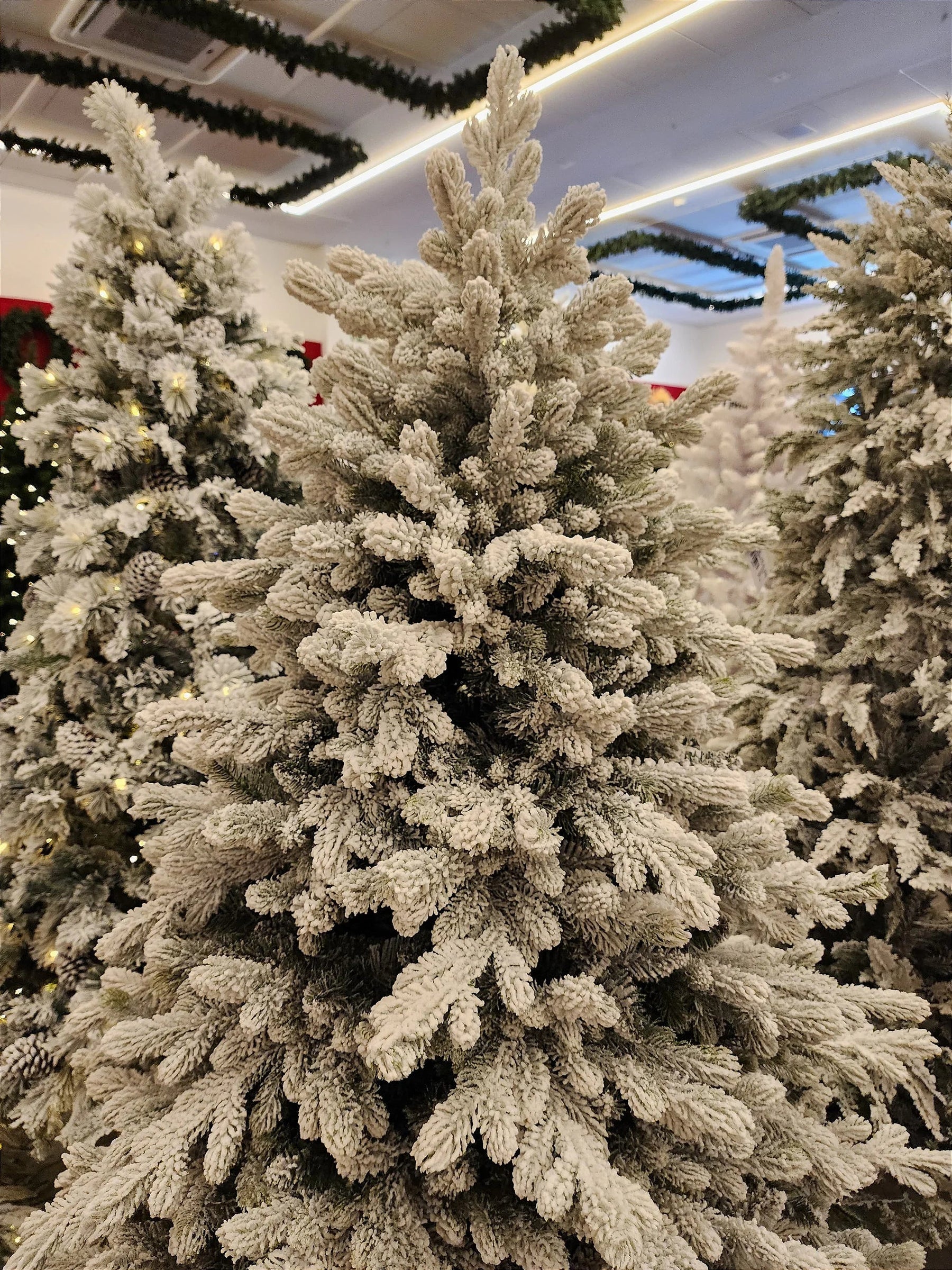 Árvore de Natal Nevada Cancún 2,10m • 1524 Galhos