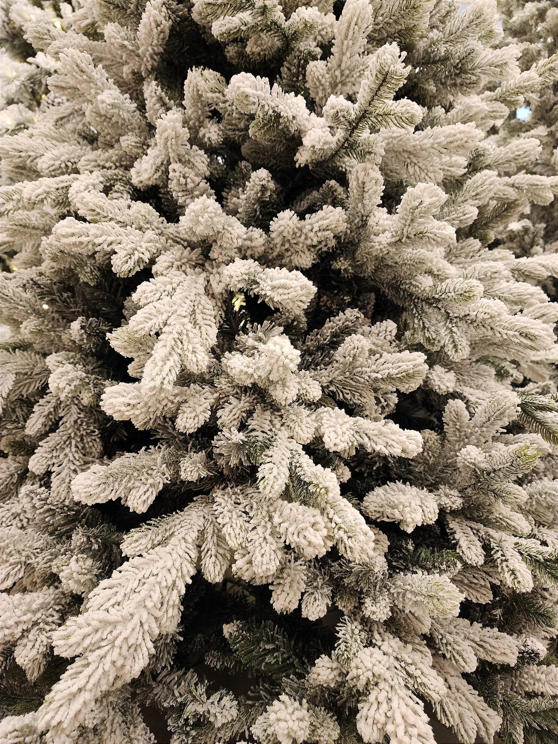 Árvore de Natal Nevada Cancún 2,10m • 1524 Galhos
