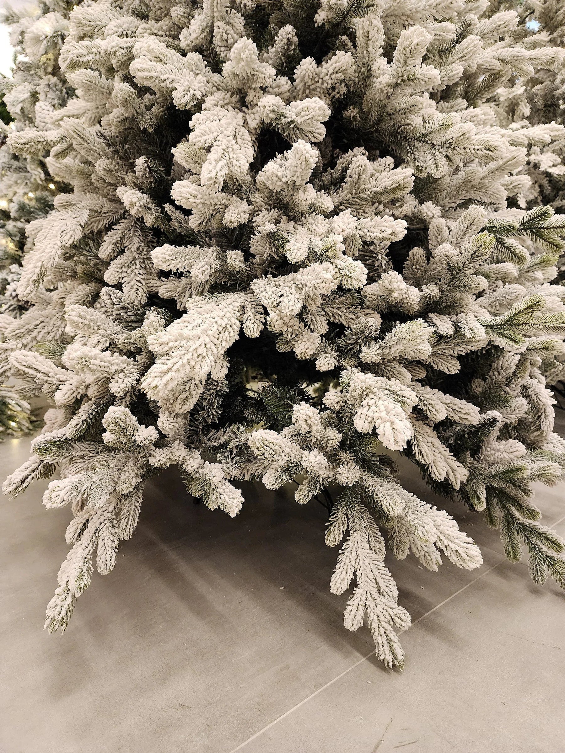Árvore de Natal Nevada Cancún 2,10m • 1524 Galhos
